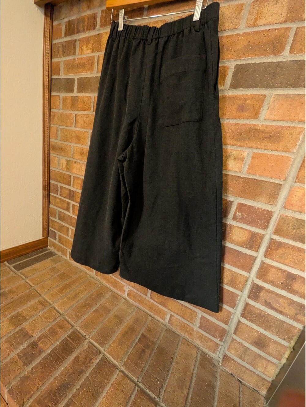 Uniqlo C | Wide Leg Cropped Trousers | Midi Length Modern - Picture 3 of 5
